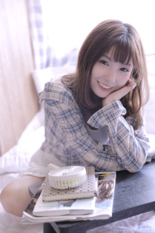 女生和男生一起努力生猴子